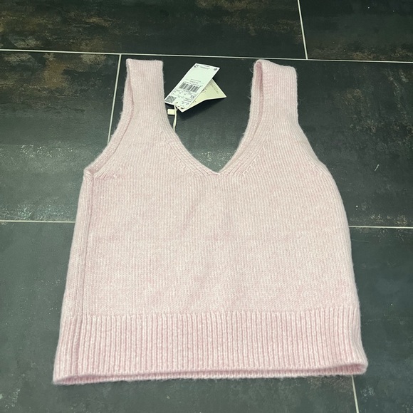 Mango sweater tank top with beaded flower embroidery detail on top - Picture 4 of 5